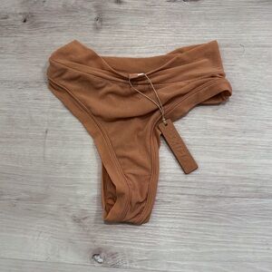 SKIMS Thong In Ochre